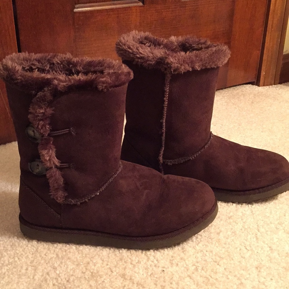 Fuzzy brown boots size 6